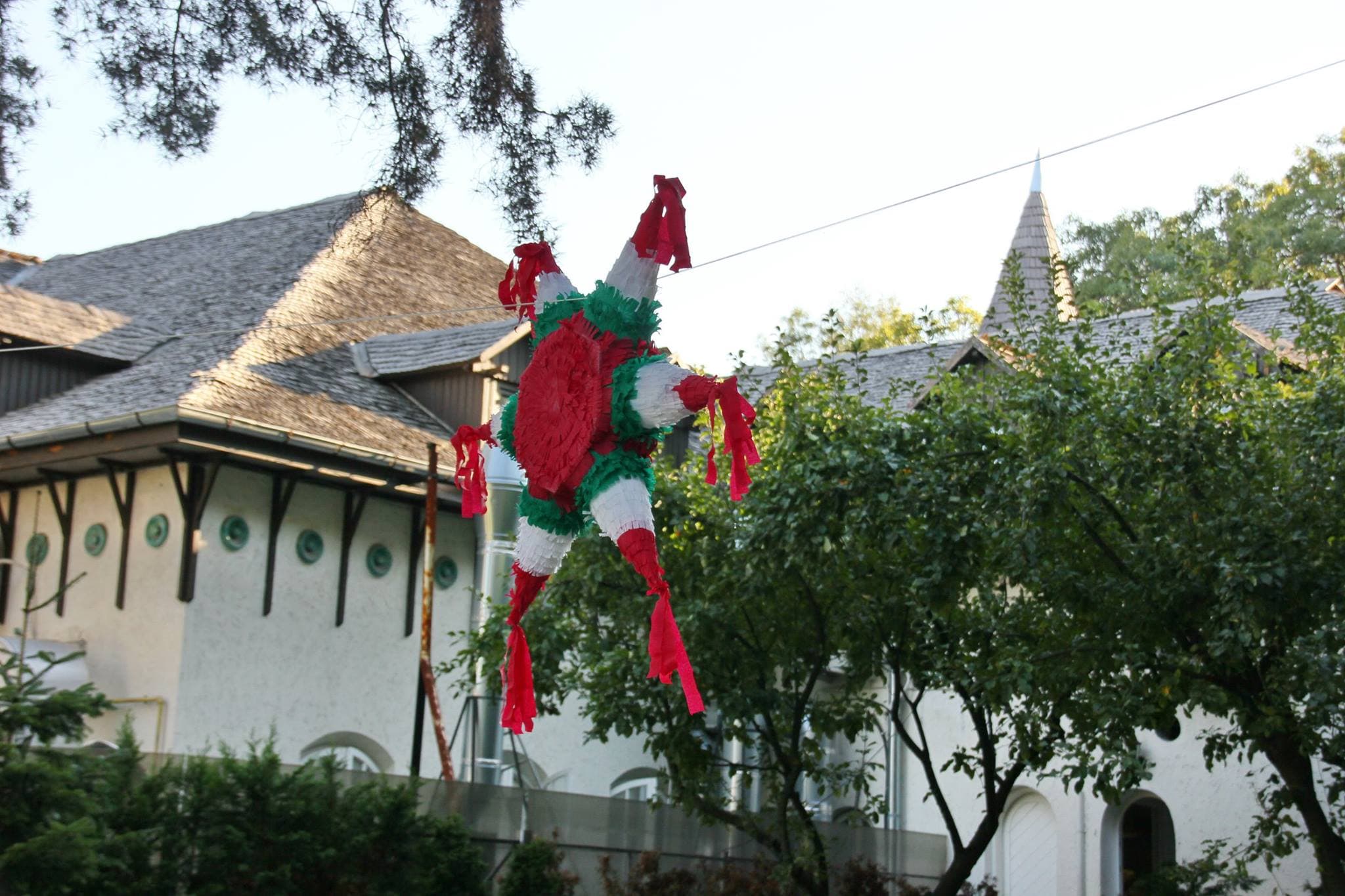 Piñata la Ambasada Mexicului